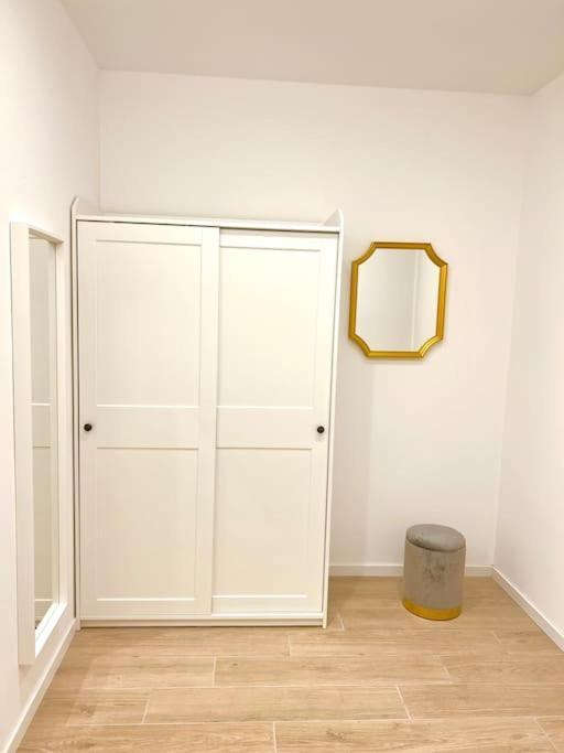 The Boutique House - Treasure Trove - Gold Milán